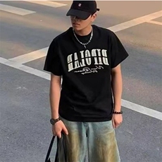 黑色
