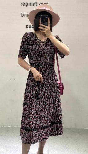 现货:夏季新款韩版碎花压褶连衣裙，女装连衣裙，卡多多