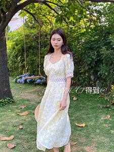 夏季刺绣花纹连衣裙图片