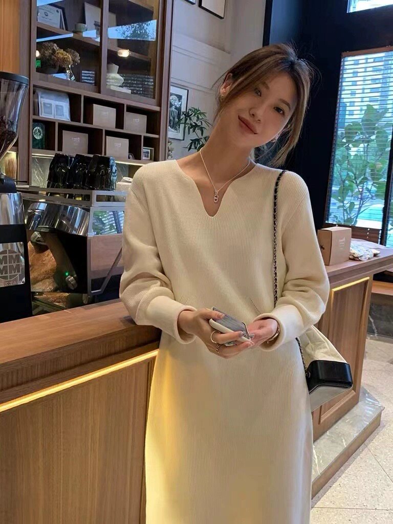 纯色V领套头羊毛针织衫女装宽松舒适休闲打底外穿连衣裙图片