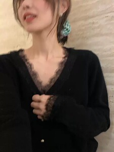 法式高级感蕾丝V领针织羊毛衫女白色气质薄款精致显瘦毛衣外套图片