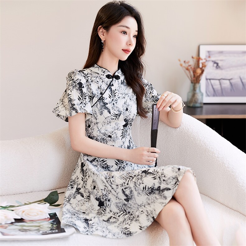 典雅花型旗袍显瘦连衣裙2024夏季新款盘扣气质新中式连衣裙女，女装连衣裙，唯依ONLY