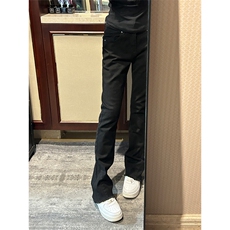 黑色