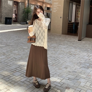 针织镂空钩花罩衫长裙套装女2025春秋季新款显瘦吊带连衣裙两件套图片