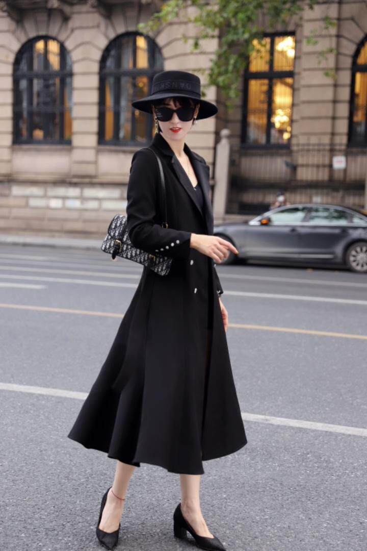 鱼尾式银丝梭织料风衣裙，女装风衣，澳洛菲