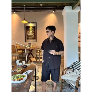 老钱风褶皱冰丝套装男款夏季高级感轻奢短袖衬衫短裤度假一套搭配图片