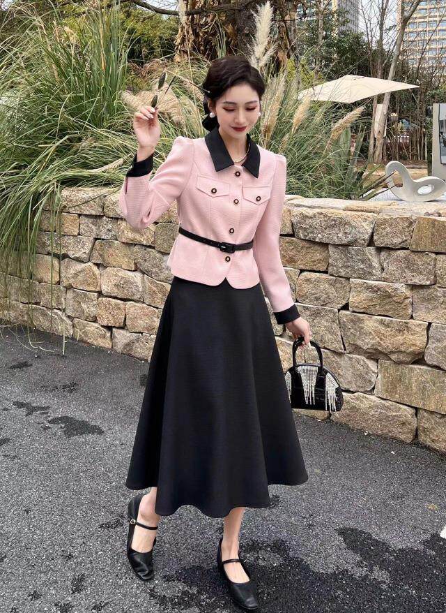 [现货]气质两件套套装，两色、四码，女装职业装，依柏璐(1F)