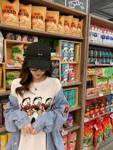 现货外套，配上小鸭子T恤，春天亮的风景线，女装T恤，她西子