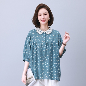 时尚宽松印花拼接上衣 甜美蕾丝领口设计 适合各种身材的女性穿着图片