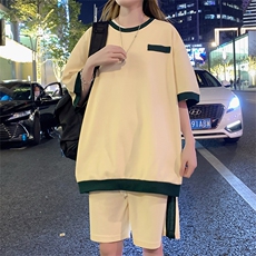 米黄色