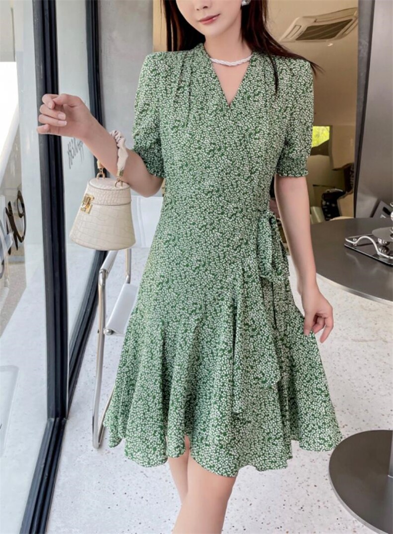 夏季碎花连衣裙，女装连衣裙，吉之红