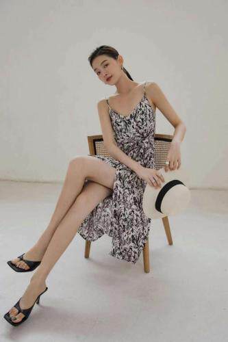 碎花吊带连衣裙质感超好，女装背心吊带，ES MODISH