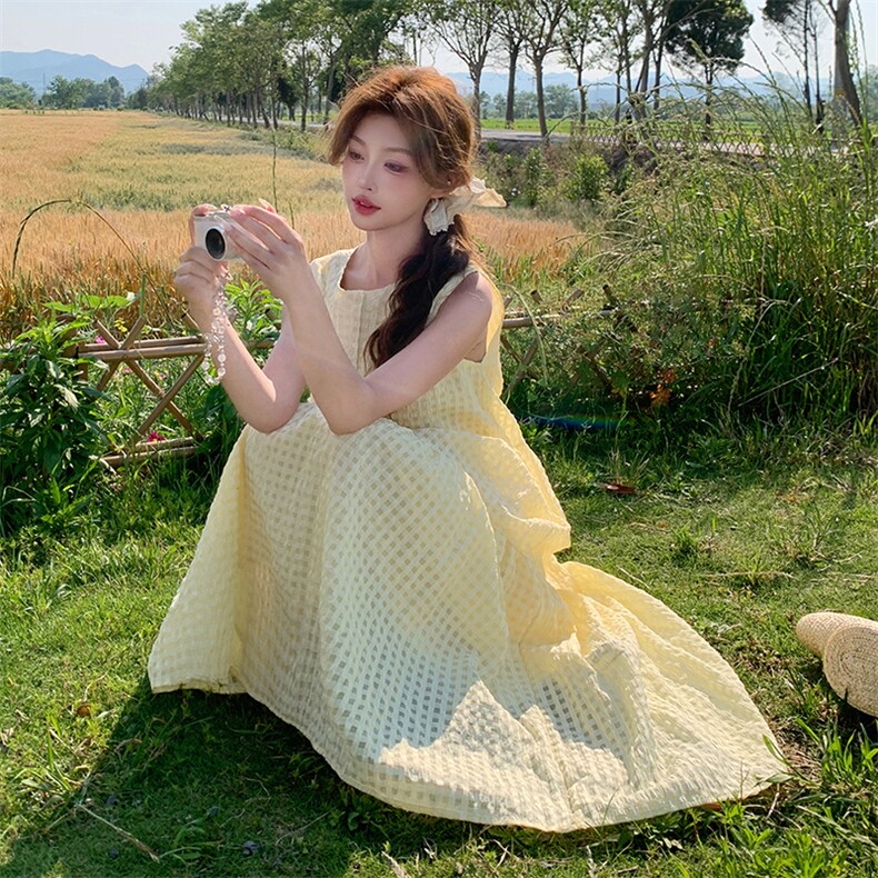 肌理感黄色格子无袖连衣裙女夏2025新款温柔风法式浪漫背心裙爆款,女装连衣裙,2C125