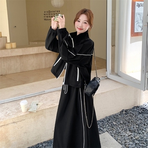 休闲减龄穿搭黑色上衣套装女春秋2025年超火好看慵懒半身裙两件套图片
