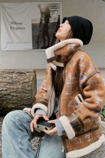 182-8525A-P195K288-咖色拼接羊羔毛机车服外套，女装羊羔毛/颗粒绒，帛香坊