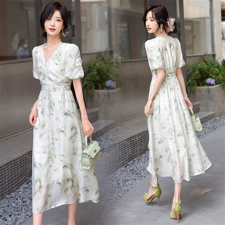 新中式印花连衣裙女夏季2024新款V领长款显瘦收腰盘扣裙子,女装连衣裙,冬木谷雨