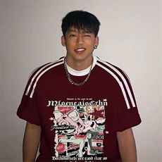 酒红色