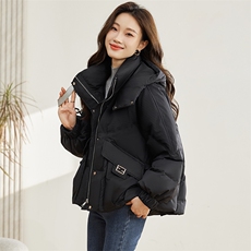 红色短款加厚面包羽绒服女2025冬新款休闲时尚连帽保暖白鸭绒外套，女装羽绒服，丽影随形