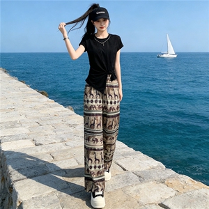 小个子时尚减龄套装显瘦圆领不规则短袖上衣松紧腰直筒长裤两件套图片