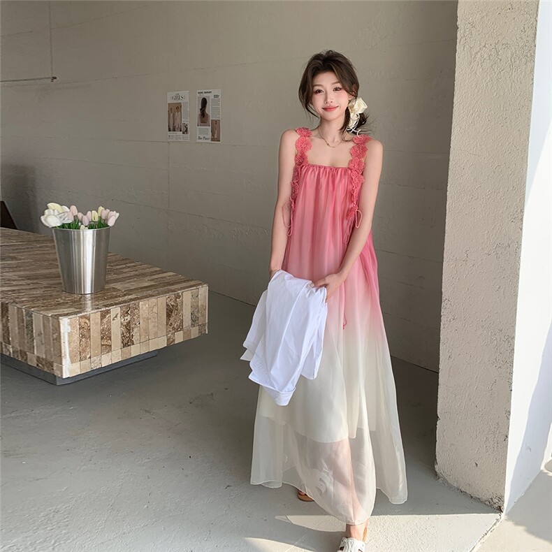 夏季新款海边度假超好看氛围感显瘦超仙连衣裙2025粉色渐变吊带裙,女装连衣裙,含赞