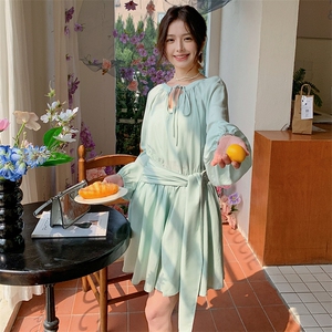 法式温柔风圆领系带收腰连衣裙女2025春季新款时尚洋气小个子短裙图片