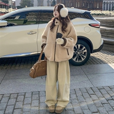 新款2B183-9067P235K358两面穿拼接设计皮毛一体，女装短外套，2B183