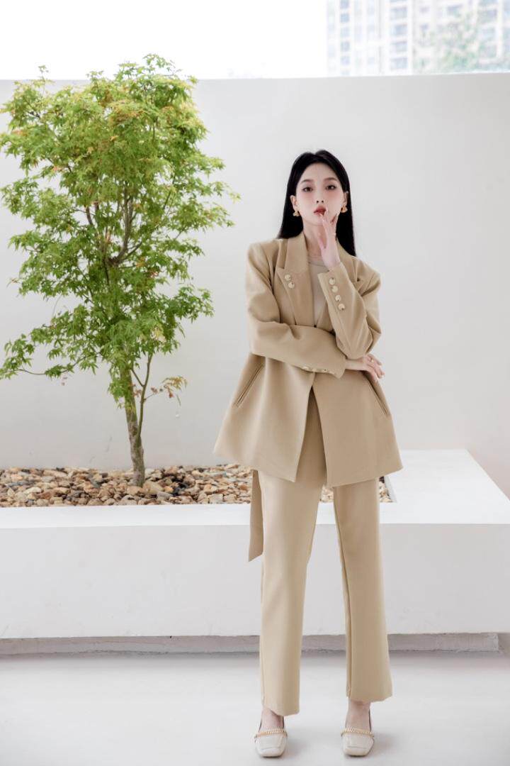 西服套装，女装职业装，卡西姆