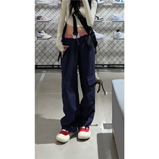 深蓝色