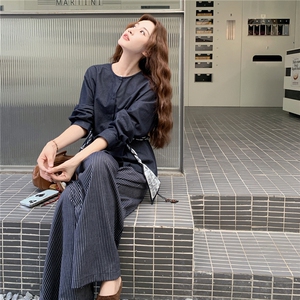 文艺风穿搭牛仔上衣套装女春秋超火好看高级小众条纹阔腿裤两件套图片