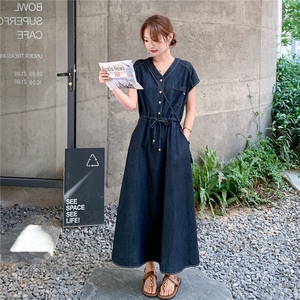 2025夏季新款韩版V领系带收腰显瘦牛仔连衣裙女中长款减龄A字裙子图片