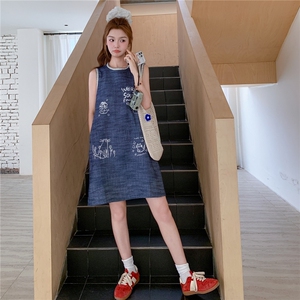 法式绣花刺绣无袖背心连衣裙女夏2025新款小个子简单大方显瘦爆款图片