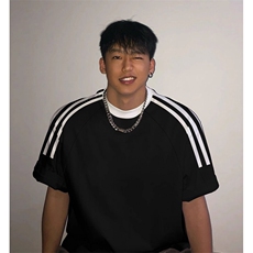 黑色