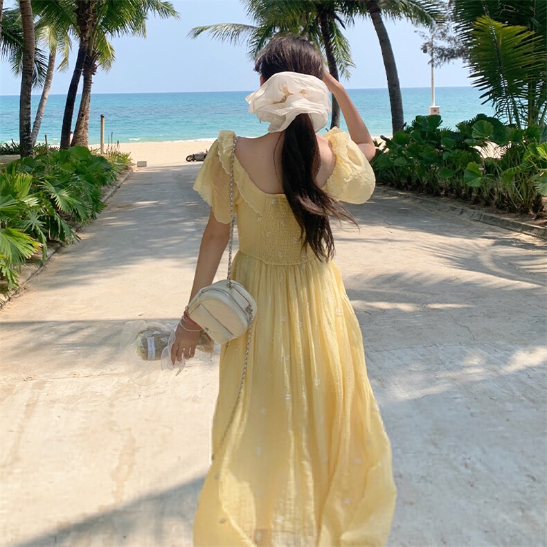 法式黄色小飞袖碎花连衣裙子女夏季2025新款收腰气质公主度假长裙,女装连衣裙,2C122