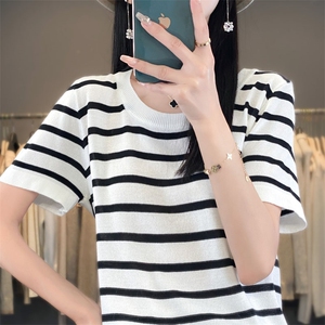 经典条纹圆领针织短袖T恤女2025夏新款洋气减龄冰丝薄款休闲上衣图片