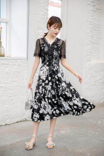 现货供应：夏装拼蕾丝连衣裙M一XXL，女装连衣裙，拉思维加丝