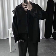 黑色