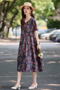 现货，，复古减龄碎花连衣裙女装2025年新款夏季气质收腰棉麻裙子图片
