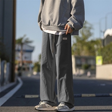 深灰色