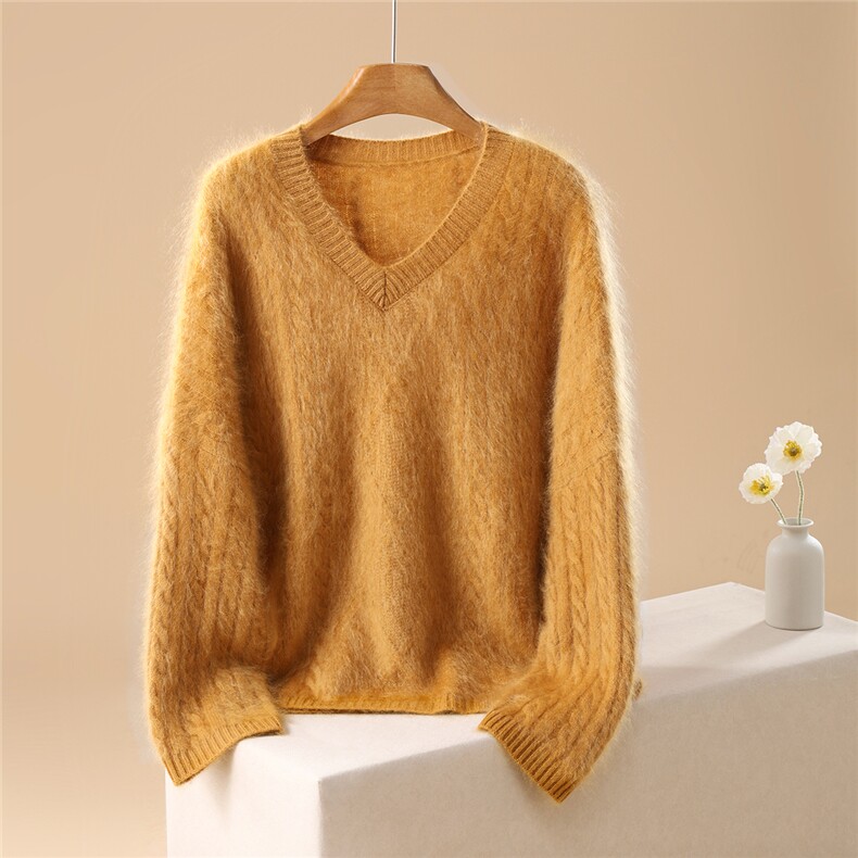 2025年秋季阔版扭花V领罩衫，女装羊绒衫，英集羊绒