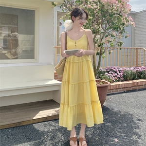 法式V领温柔度假风甜美超仙吊带裙女2025夏季新款黄色吊带连衣裙图片