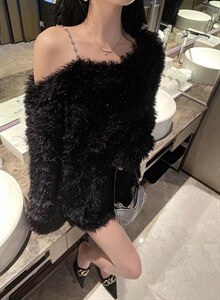 露肩钻带毛衣图片