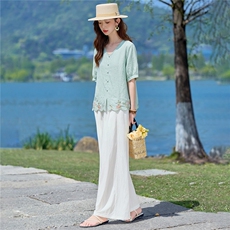 2026年夏季时尚重工刺绣上衣阔腿裤两件套套装，女装套装/套裙，依路服饰