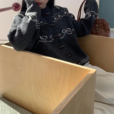 2025年秋季新款百搭女士提花牛角扣长袖羊毛开衫，女装羊毛衫，新胜羊绒