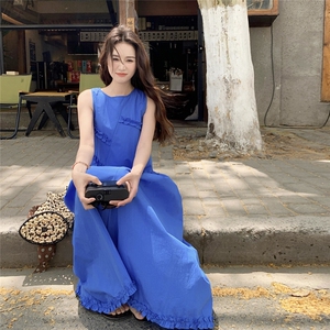 克莱因蓝色拼接无袖连衣裙2025新款女初夏超好看法式高级感背心裙图片