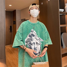 墨绿色