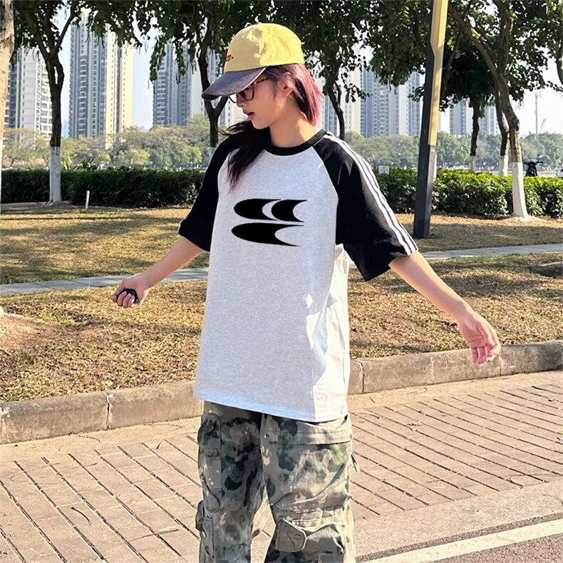 抖音得物品质二开240克宽松纯棉美式潮牌插肩三杠织带短袖T恤图片