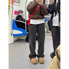 深灰色