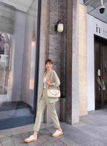 现货2021春季新品套装休闲随意不挑人跑量款，女装职业装，蓝典