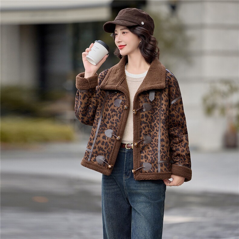 皮毛一体豹纹短款外套女2025冬季加绒加厚保暖洋气麂皮绒夹克上衣，女装羊羔毛/颗粒绒，涵墨