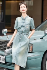 新中式国风牛仔连衣裙女2025夏季款时尚洋气薄款收腰显瘦短袖裙子，女装连衣裙，慕依路
